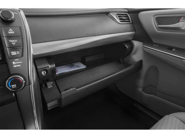 Used 2015  Toyota SE image 17