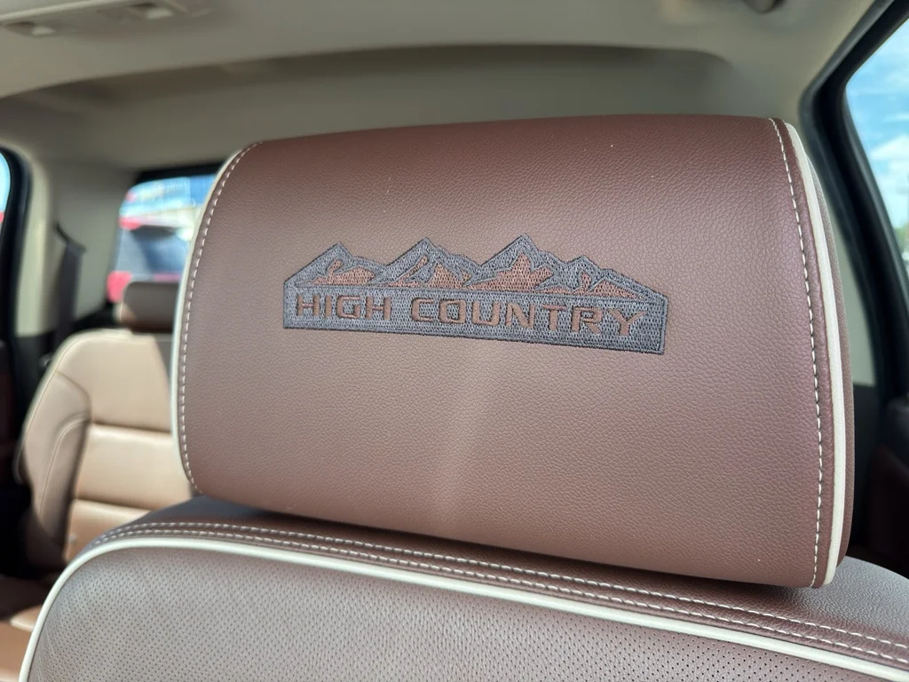 Used 2017 Iridescent Pearl Tricoat Chevrolet High Country image 12