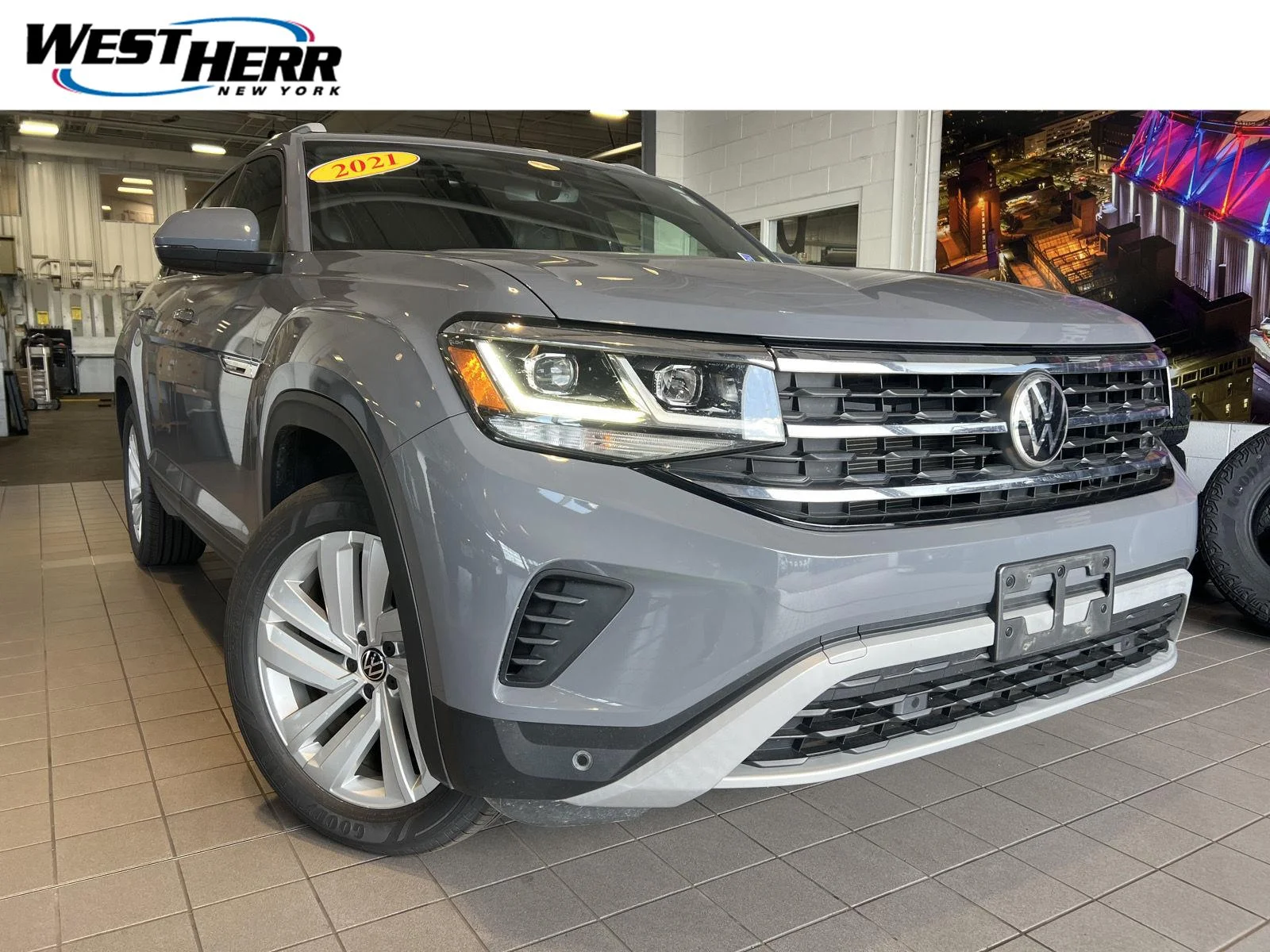 Used 2021  Volkswagen 3.6L V6 SE w/Technology image 1