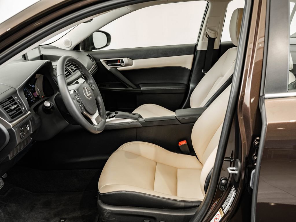 Used 2014 Pearl Lexus 200h image 20