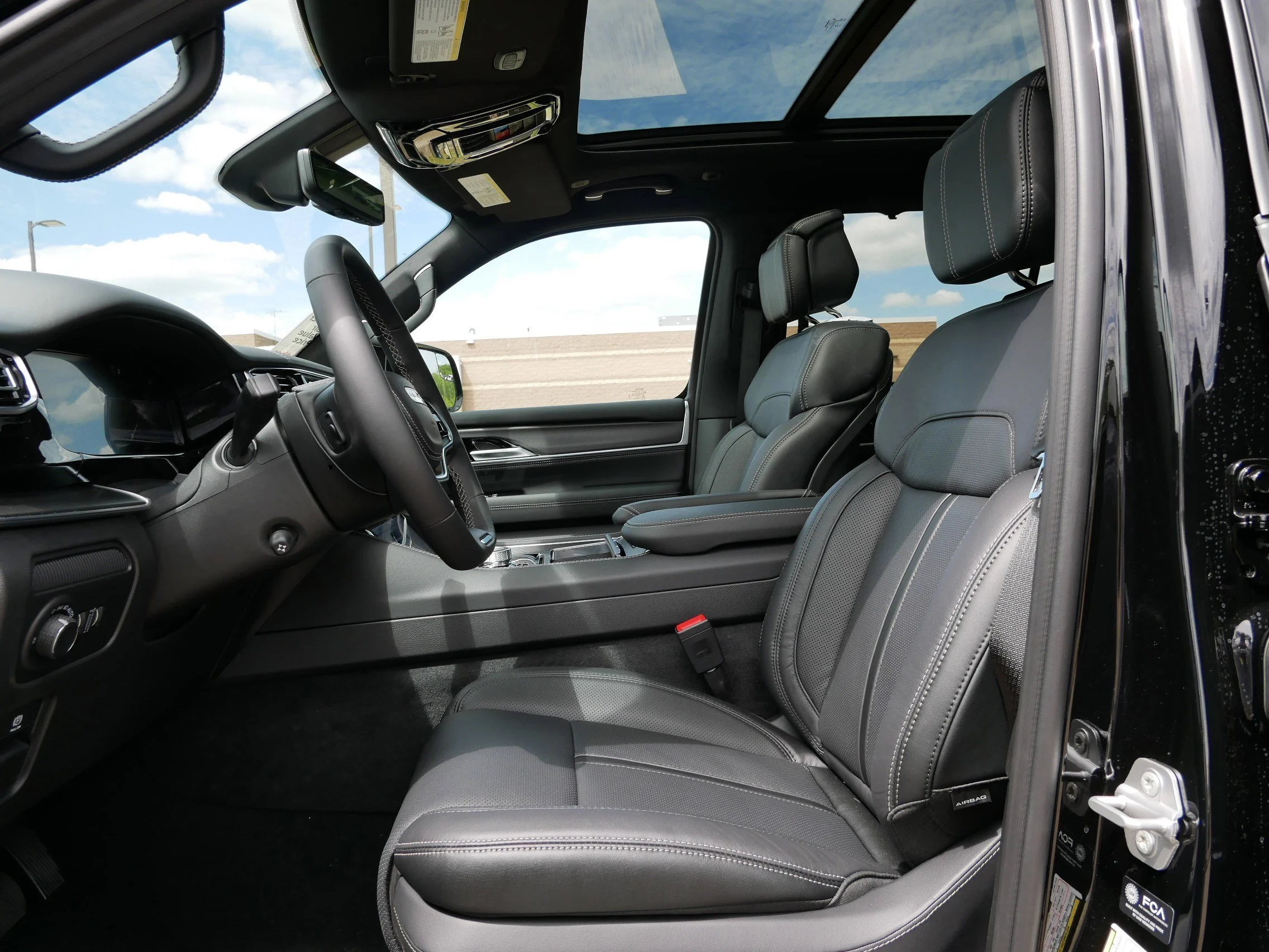 New 2026 High Gloss Black Exterior Paint Jeep Summit Obsidian image 6