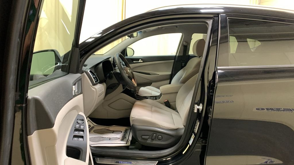 Used 2019 Black Noir Pearl Hyundai Value image 25