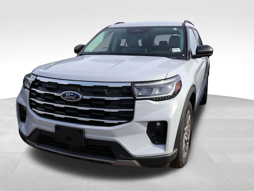 Used 2025 White Metallic Ford Active image 3
