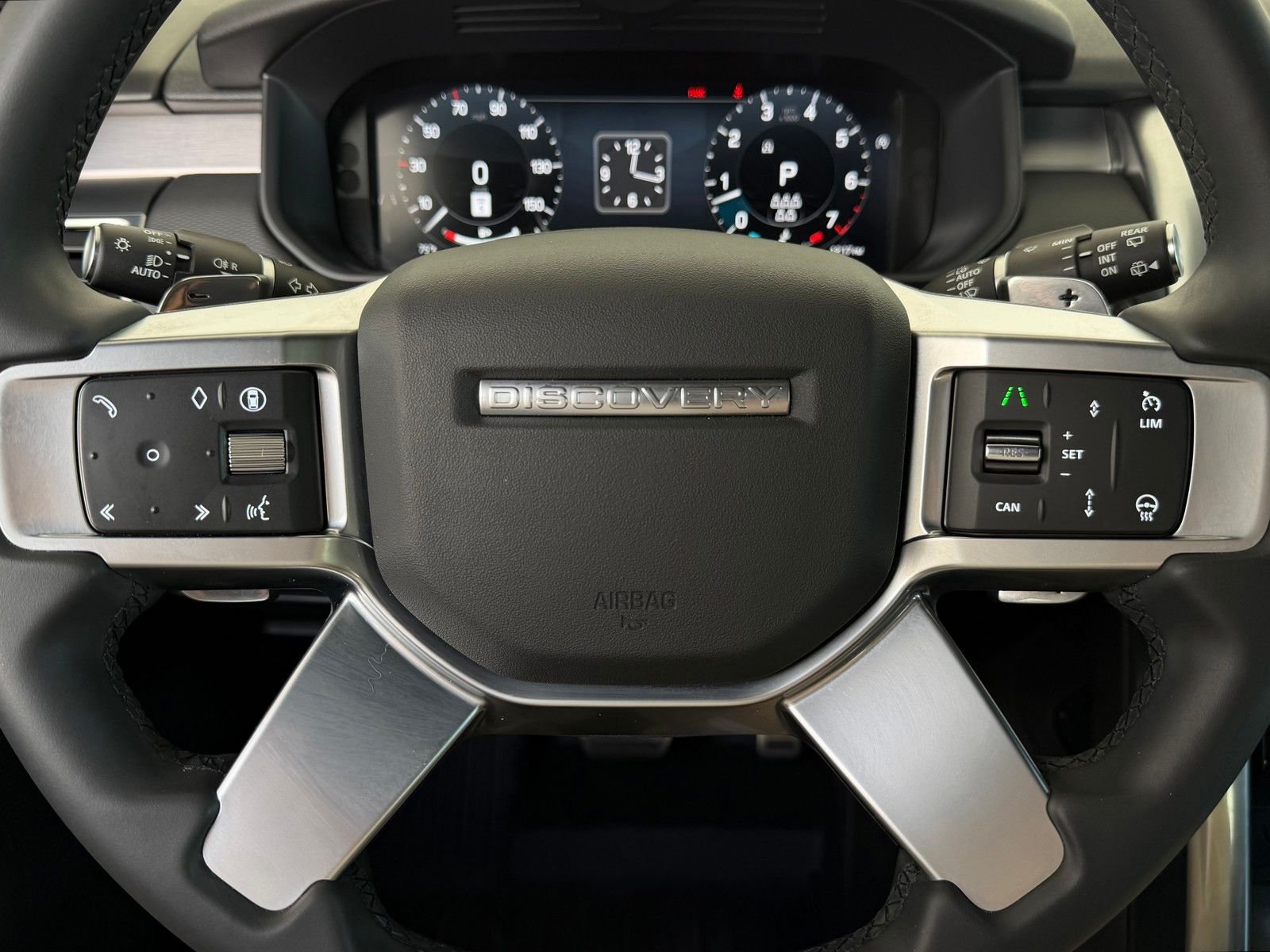 Used 2024 Gray Land Rover Dynamic SE image 9