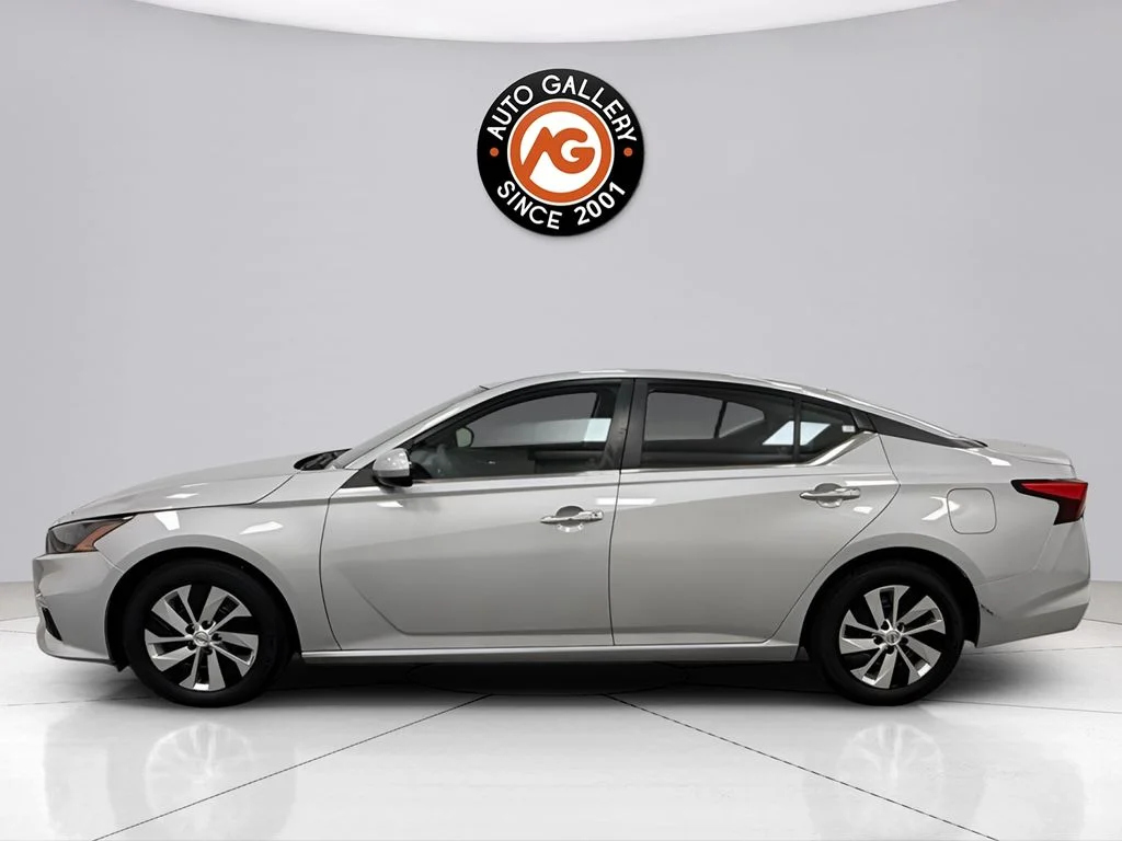 Used 2022 Silver Nissan 2.5 S image 6