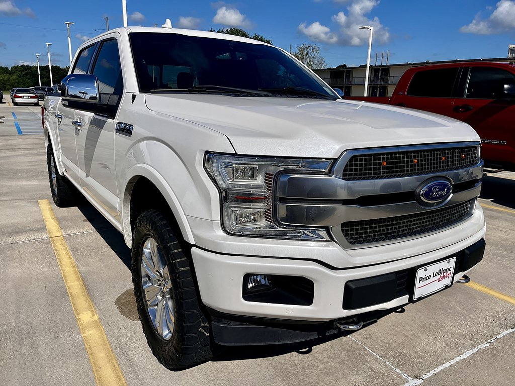 Used 2018 White Platinum Metallic Tri-Coat Ford Platinum image 1