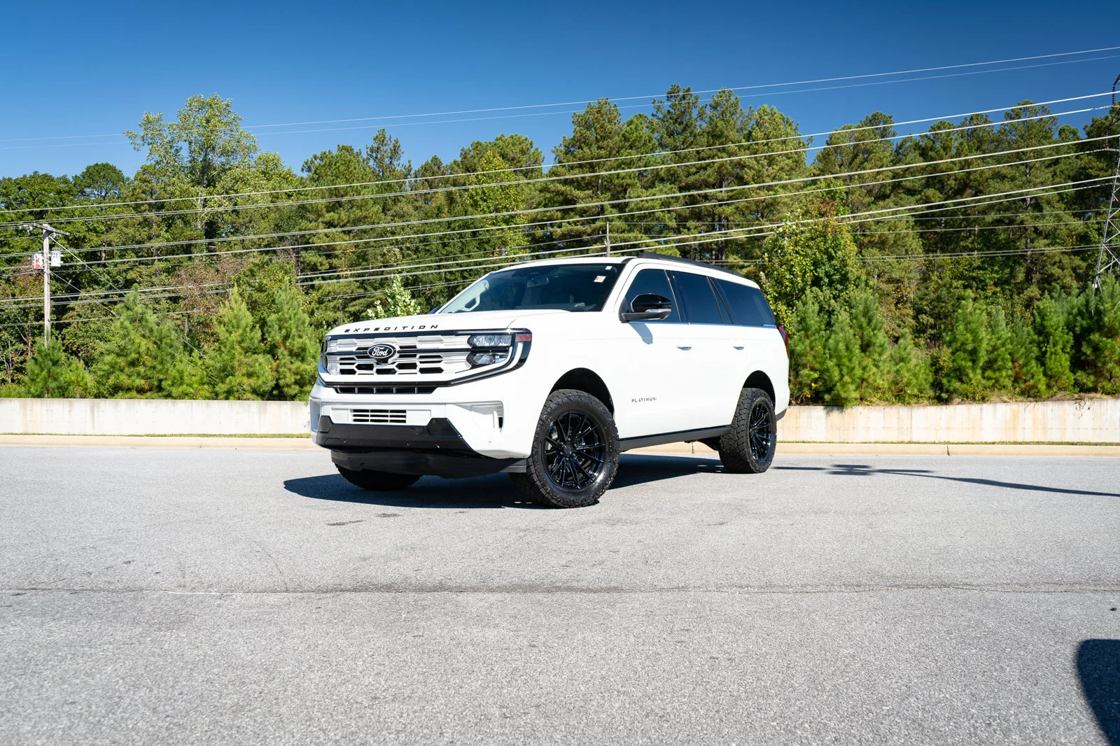 Used 2027 White Ford Platinum image 1