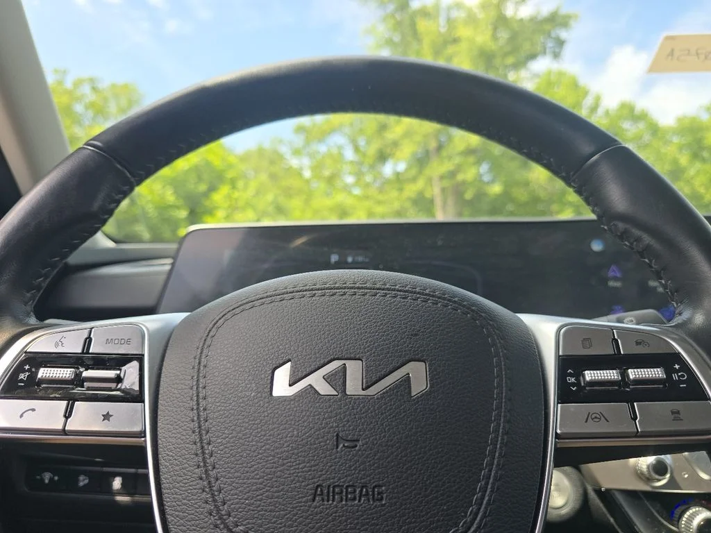 Used 2024 White Kia LX image 26