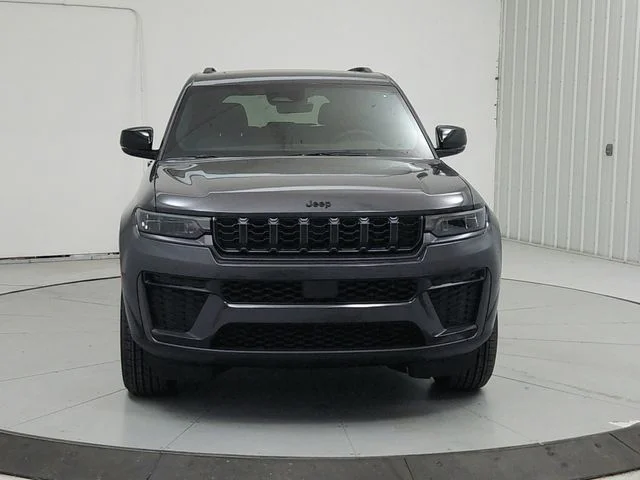 New 2026 Baltic Gray Metallic Clearcoat Jeep Altitude image 2