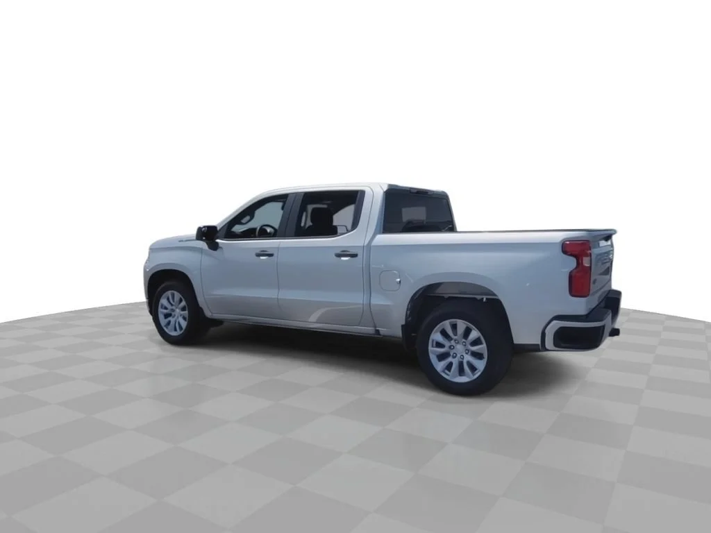 Used 2022 SILVER ICE METALLIC Chevrolet Custom image 6