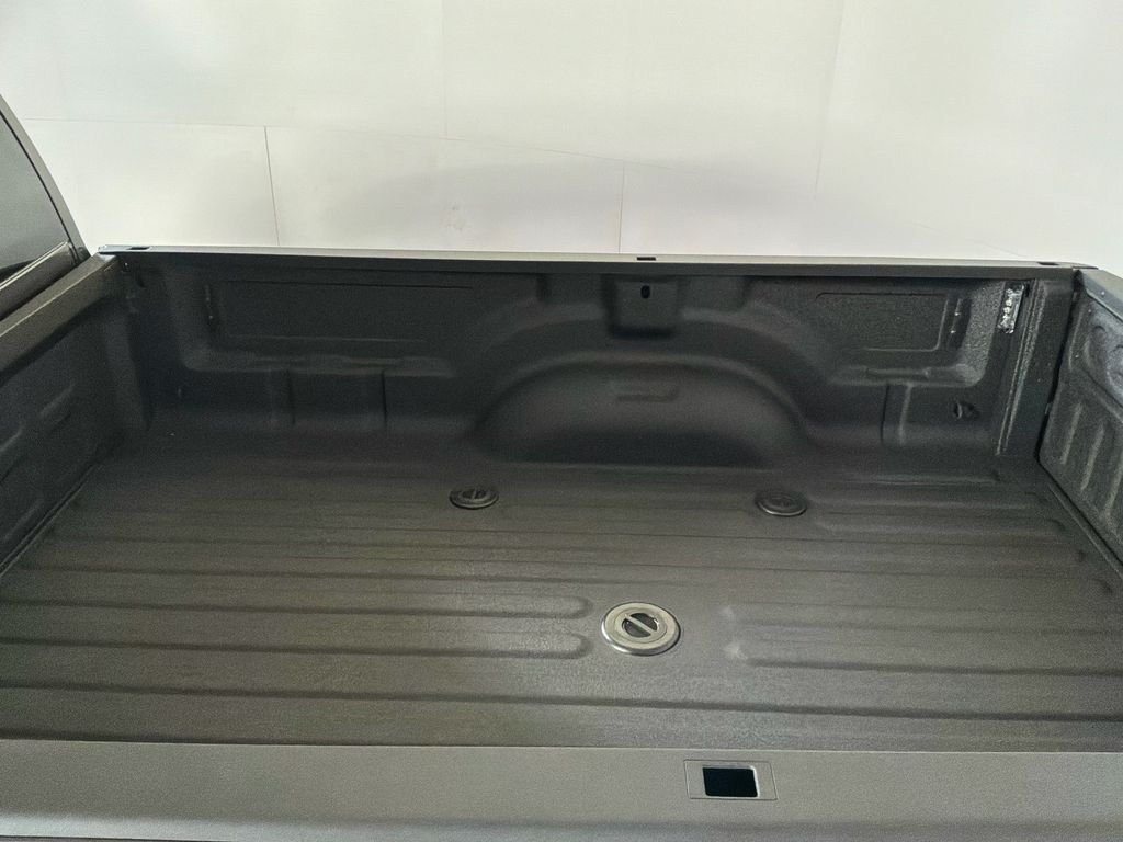 New 2026 Granite Crystal Metallic Clear-Coat Exterior Paint RAM Laramie image 14