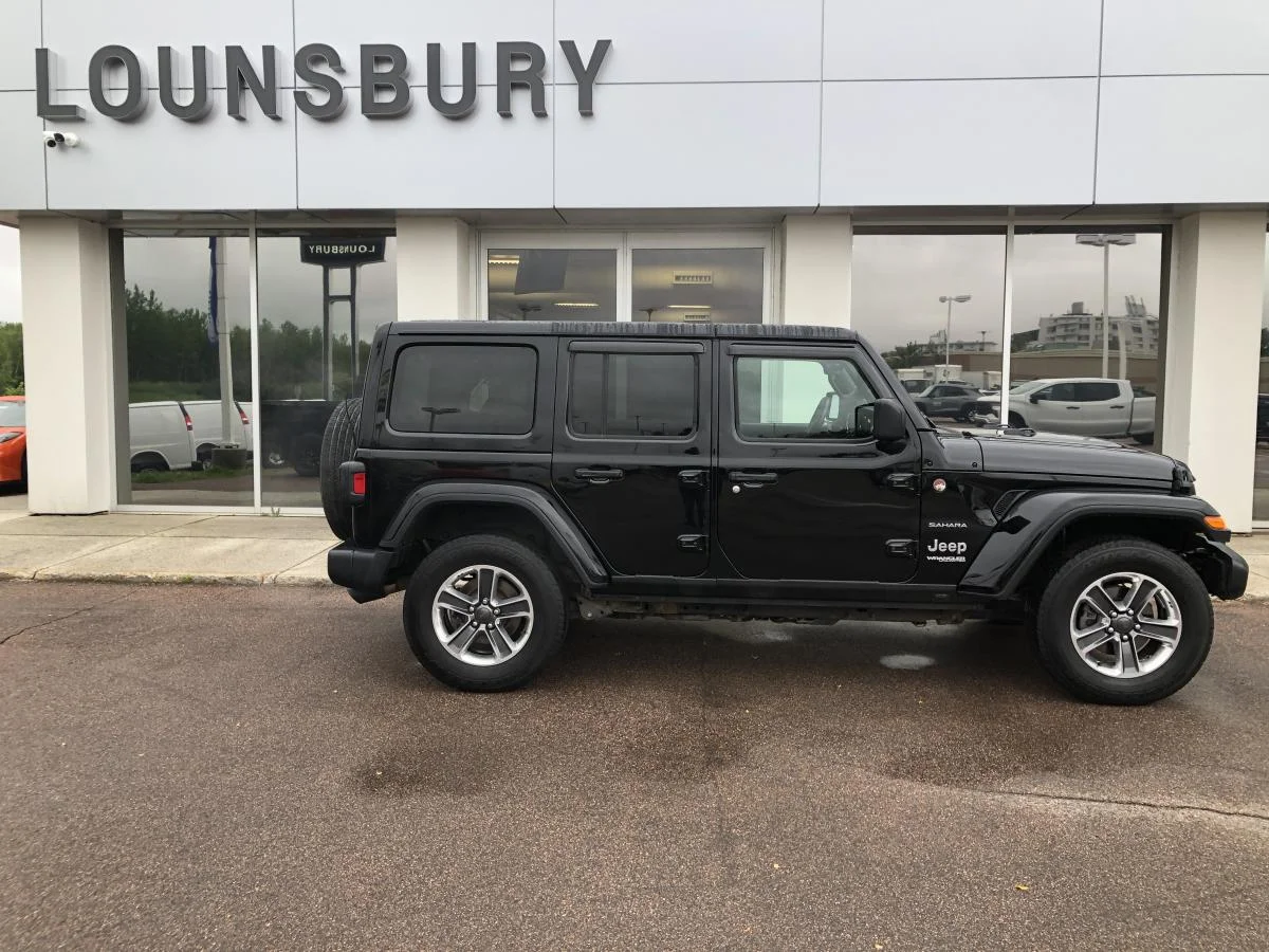 Used 2019 Black Jeep Unlimited Sahara 4x4 image 2