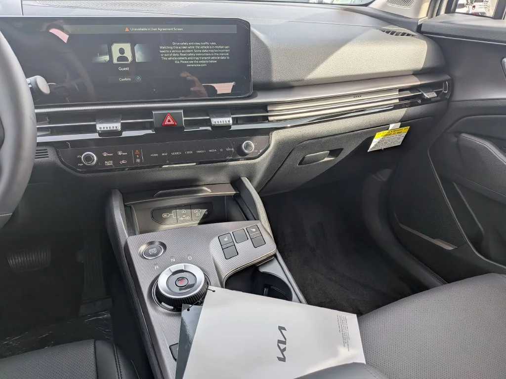 New 2027 Snow White Pearl Kia EX image 37