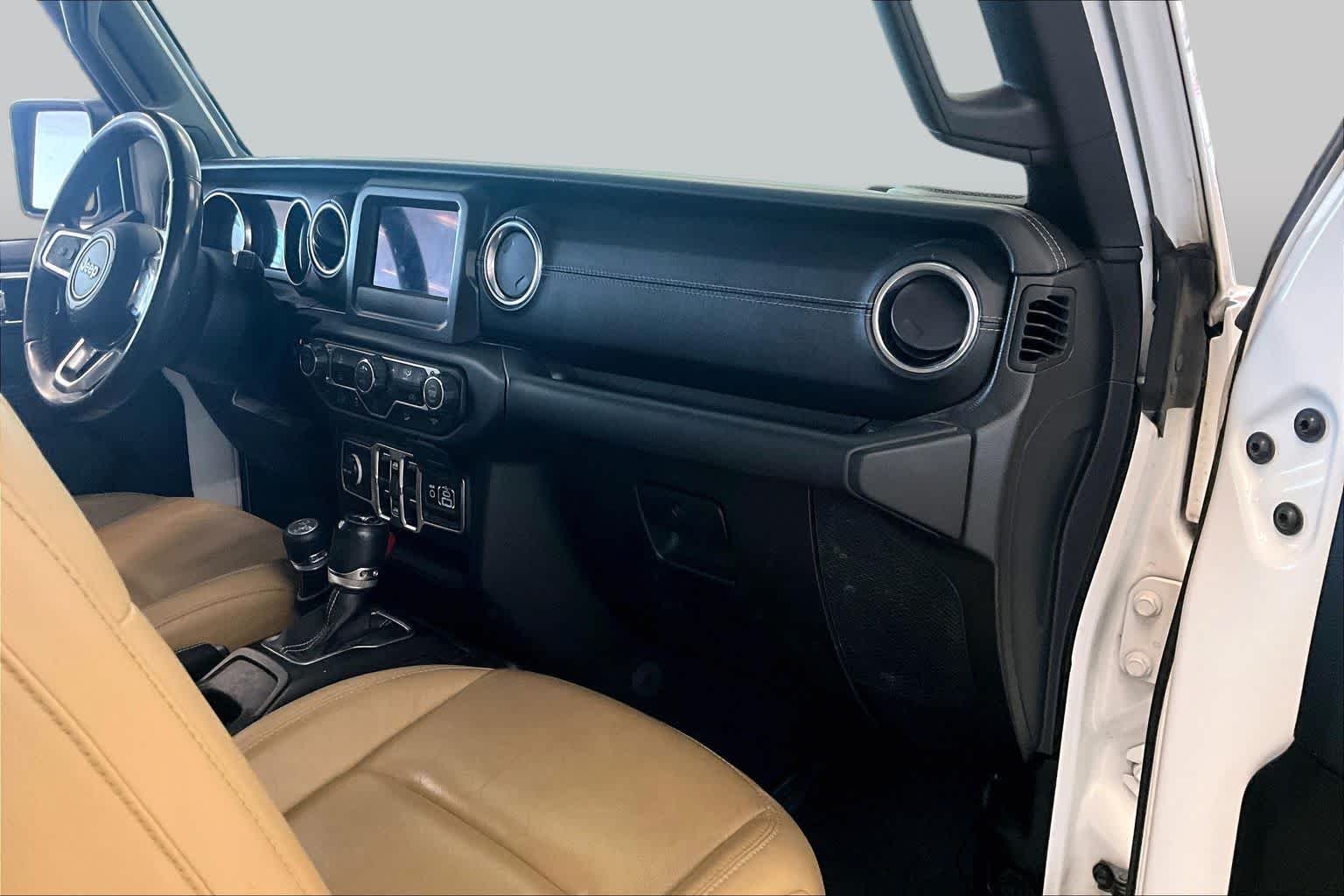 Used 2018 Bright White Clearcoat Jeep Sahara image 16