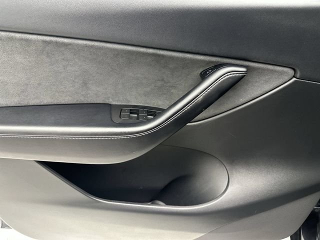 2022 Tesla Model Y Long Range - Photo 13