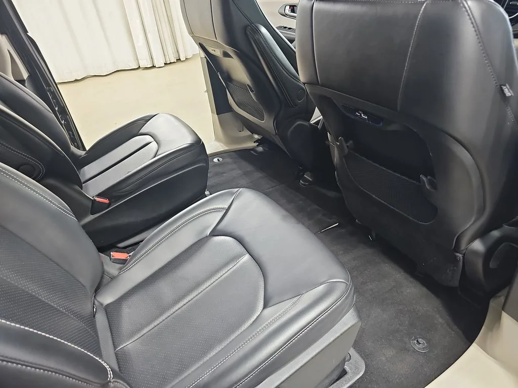 2023 Chrysler Pacifica Hybrid Touring L - Photo 14