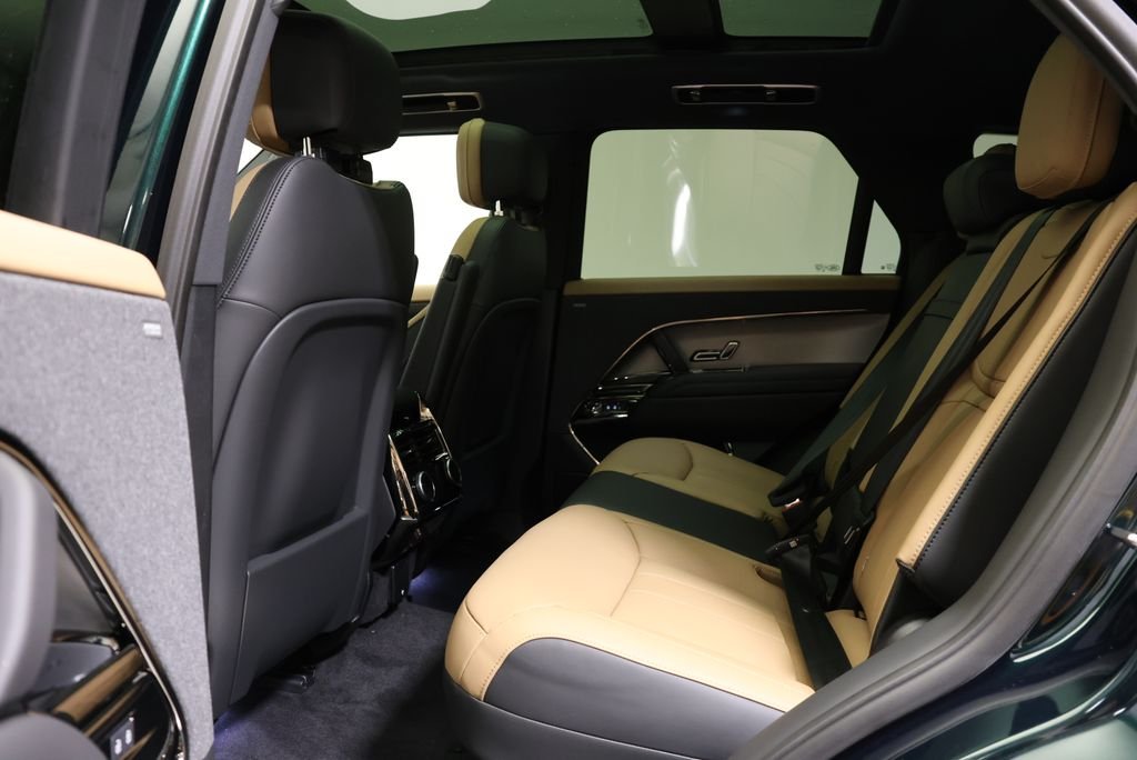 New 2026 British Racing Green Land Rover Dynamic SE image 34