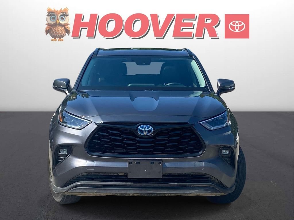 Used 2021 Gray Toyota XLE image 6