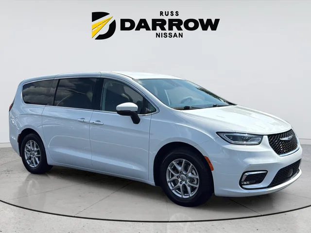 Used 2023 White Chrysler Touring L image 7