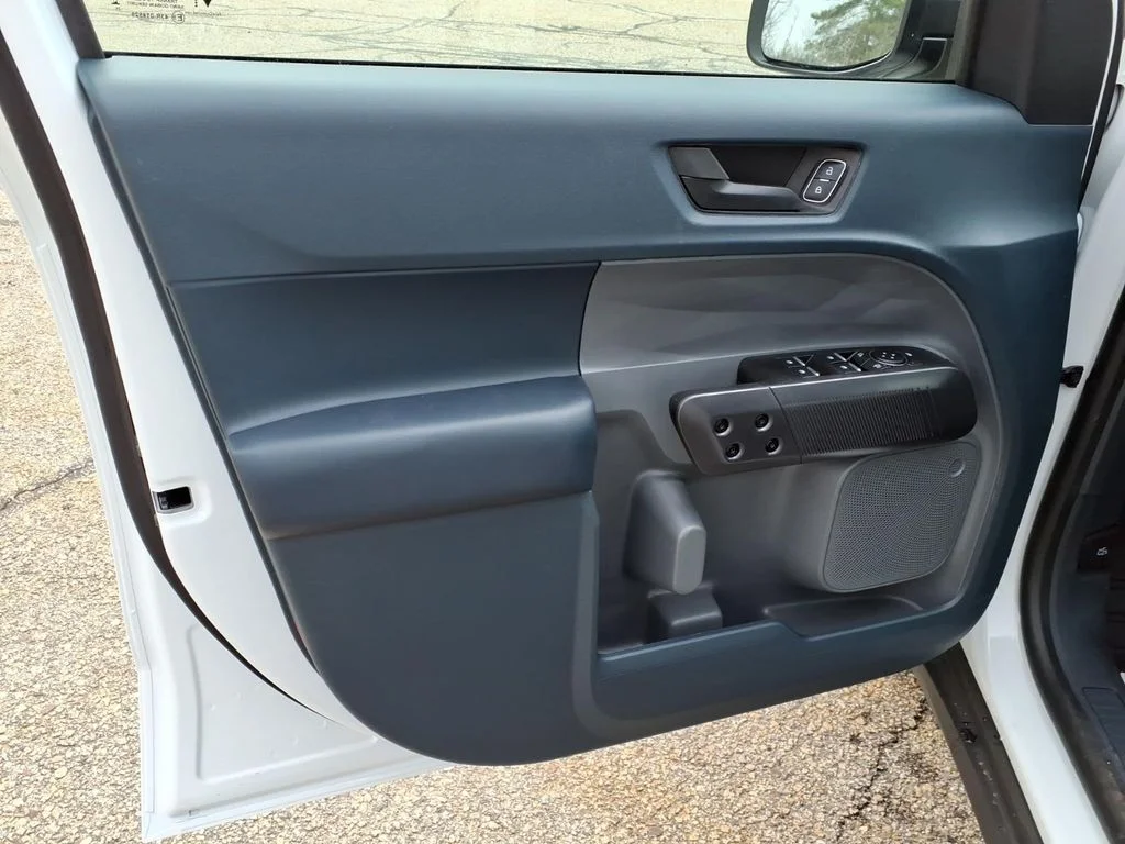 New 2026 Oxford White Ford XLT image 16