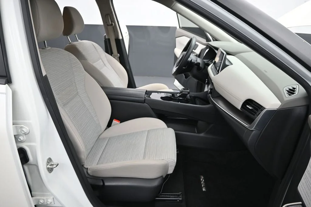 Used 2023 White Nissan SV image 30