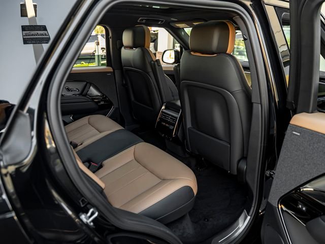 Used 2025 Santorini Black Metallic Land Rover Dynamic SE image 28