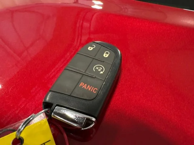 Used 2024  Jeep Limited image 10