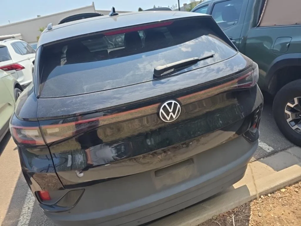 Used 2024 Deep Black Pearl Volkswagen Pro image 17