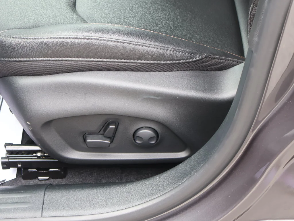 Used 2024 Gray Jeep Latitude Lux image 23