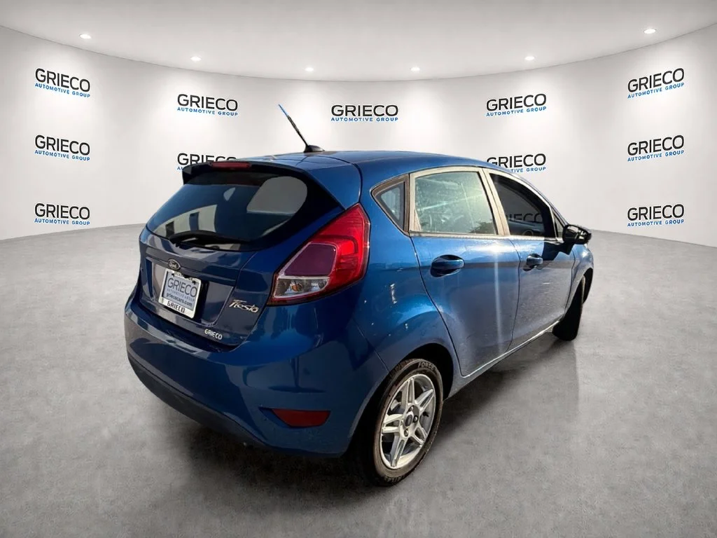Used 2018 Blue Ford SE image 7