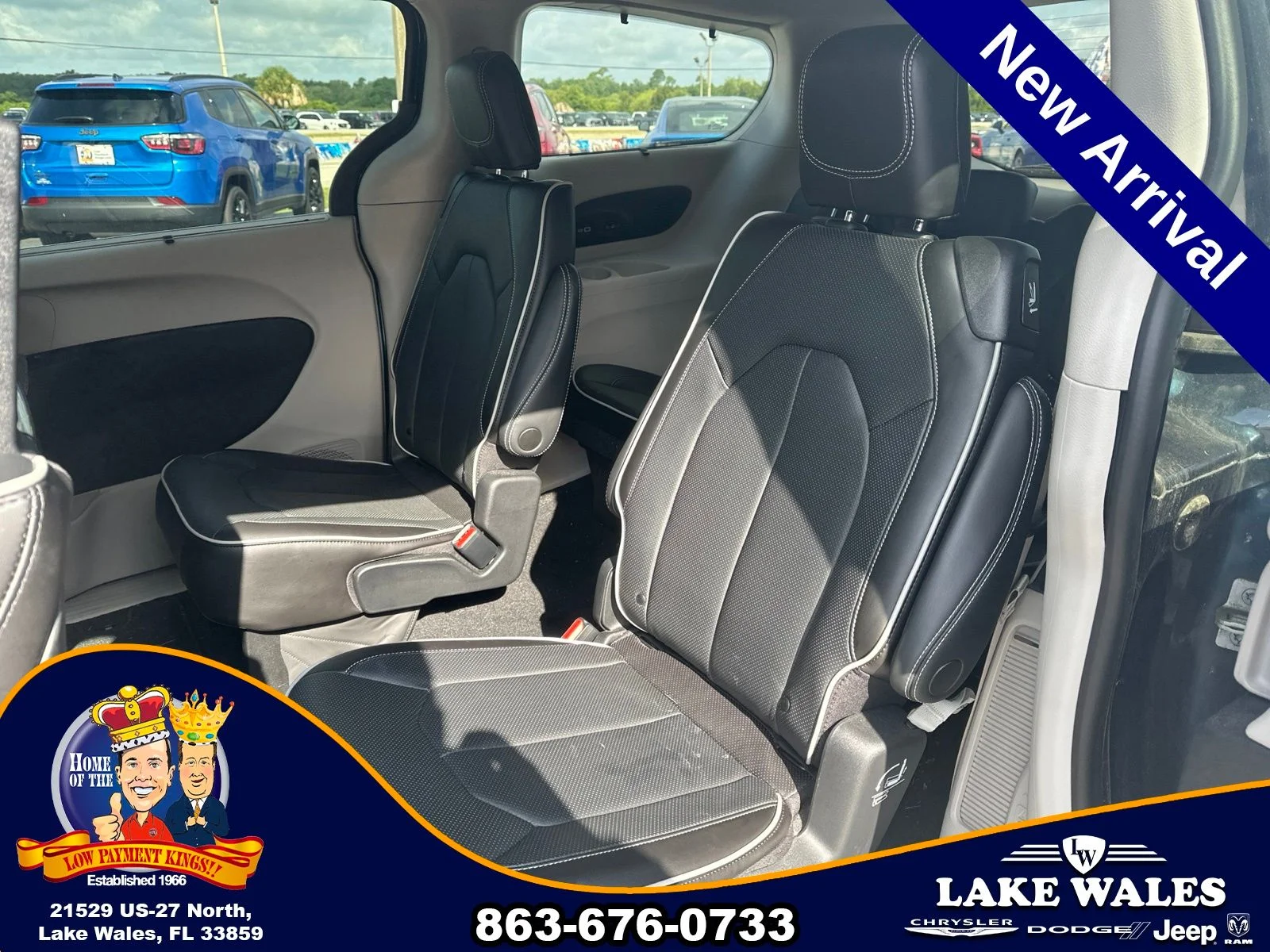 Used 2022 Blue Chrysler Limited image 10
