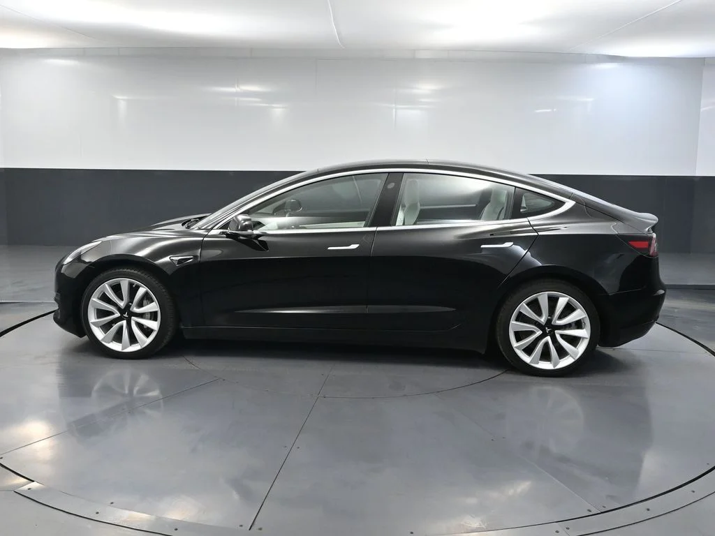 Used 2018 Black Tesla Long Range image 8