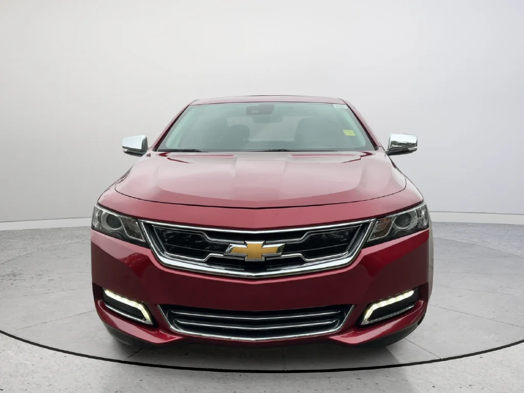 Used 2018 Red Chevrolet Premier image 3