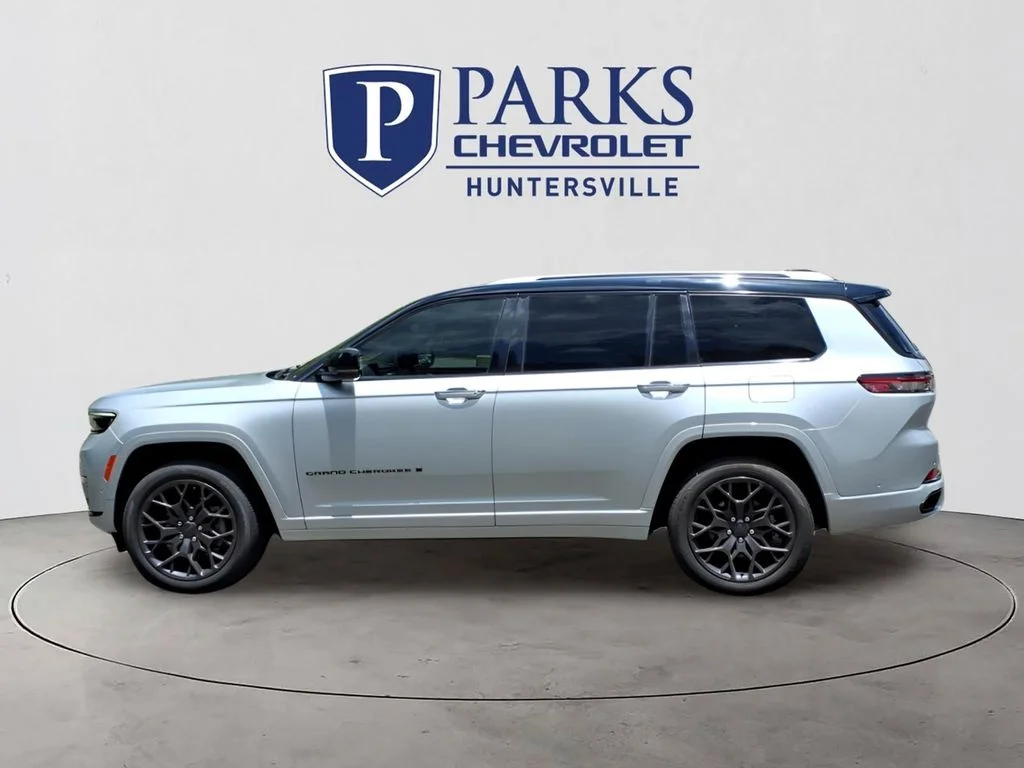 Certified Used 2023 Silver Jeep Summit image 30
