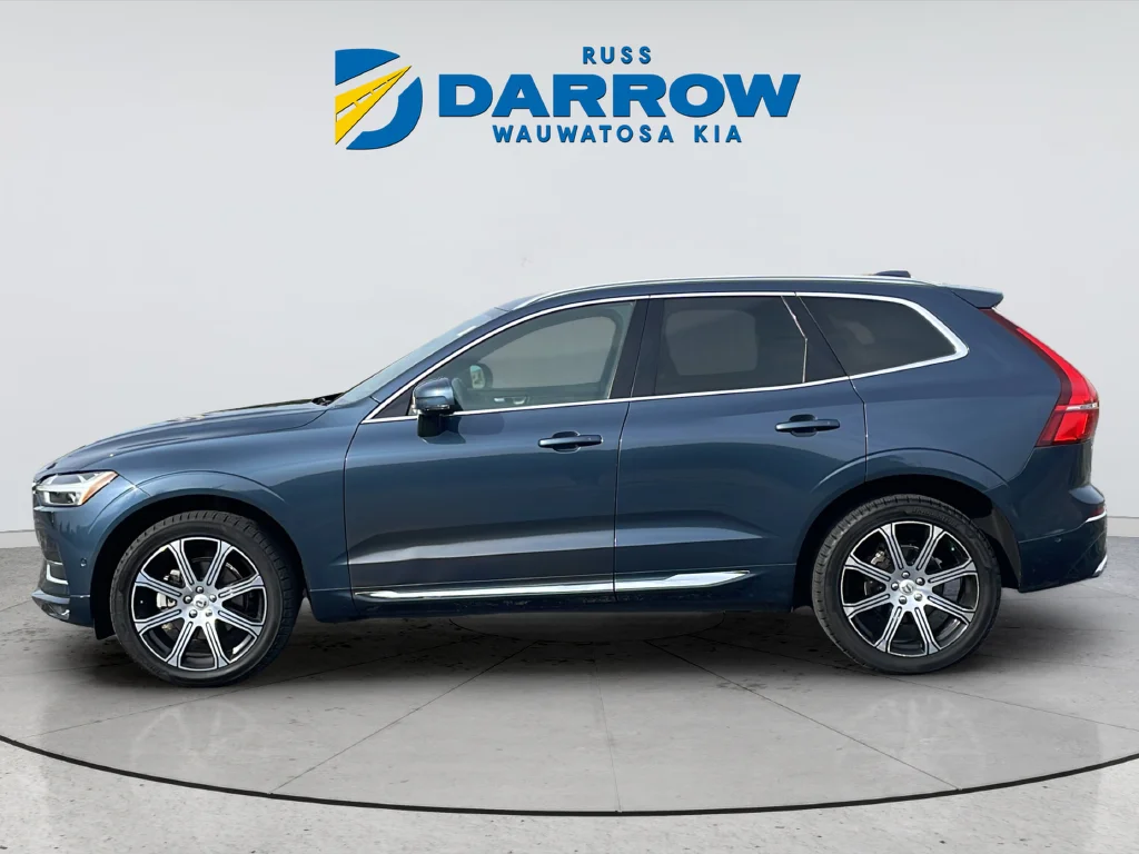 Used 2021 Blue Volvo T5 Inscription image 2