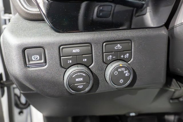 New 2026 Summit White Chevrolet LT (2FL) image 16