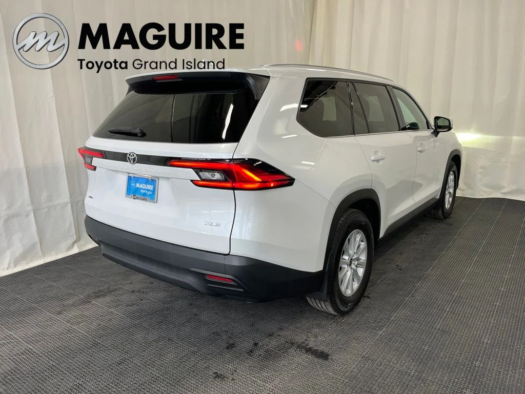 Used 2024 White Toyota XLE image 31