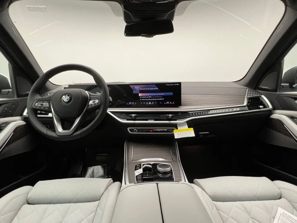 New 2026 Mineral White Metallic BMW xDrive40i image 9