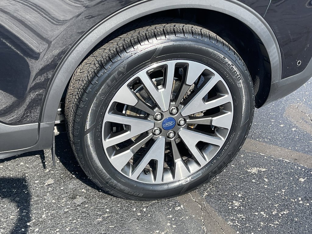 Used 2020 Agate Black Metallic Ford Titanium image 17
