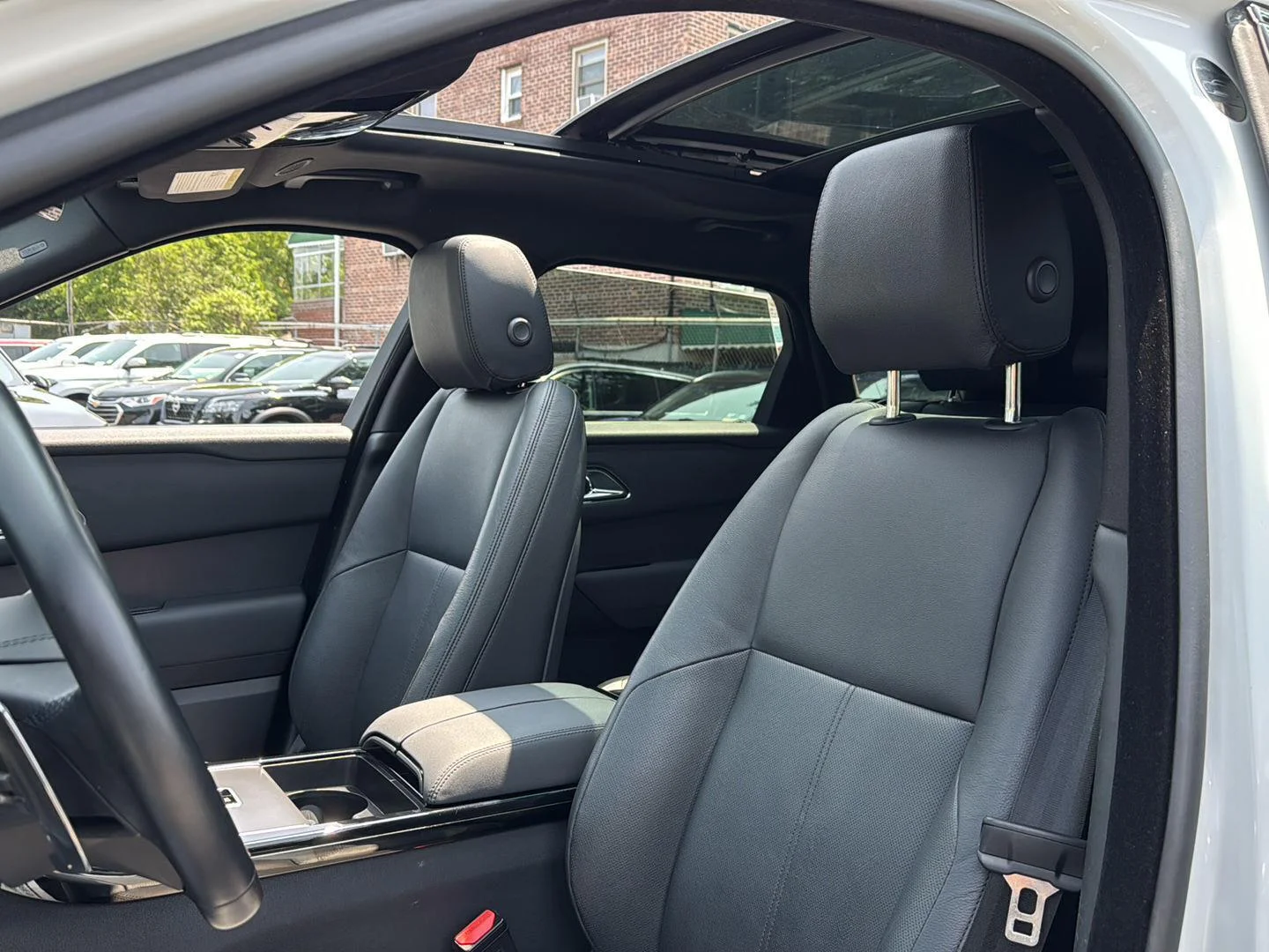 2025 Land Rover Range Rover Velar Dynamic SE - Photo 18