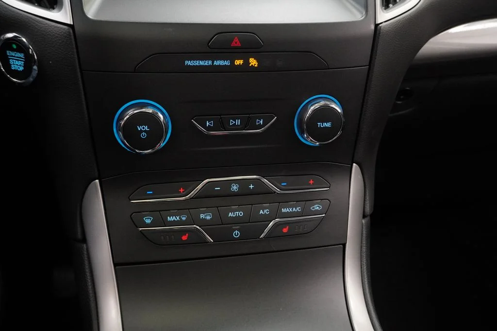 Used 2019 Silver Ford SEL image 35