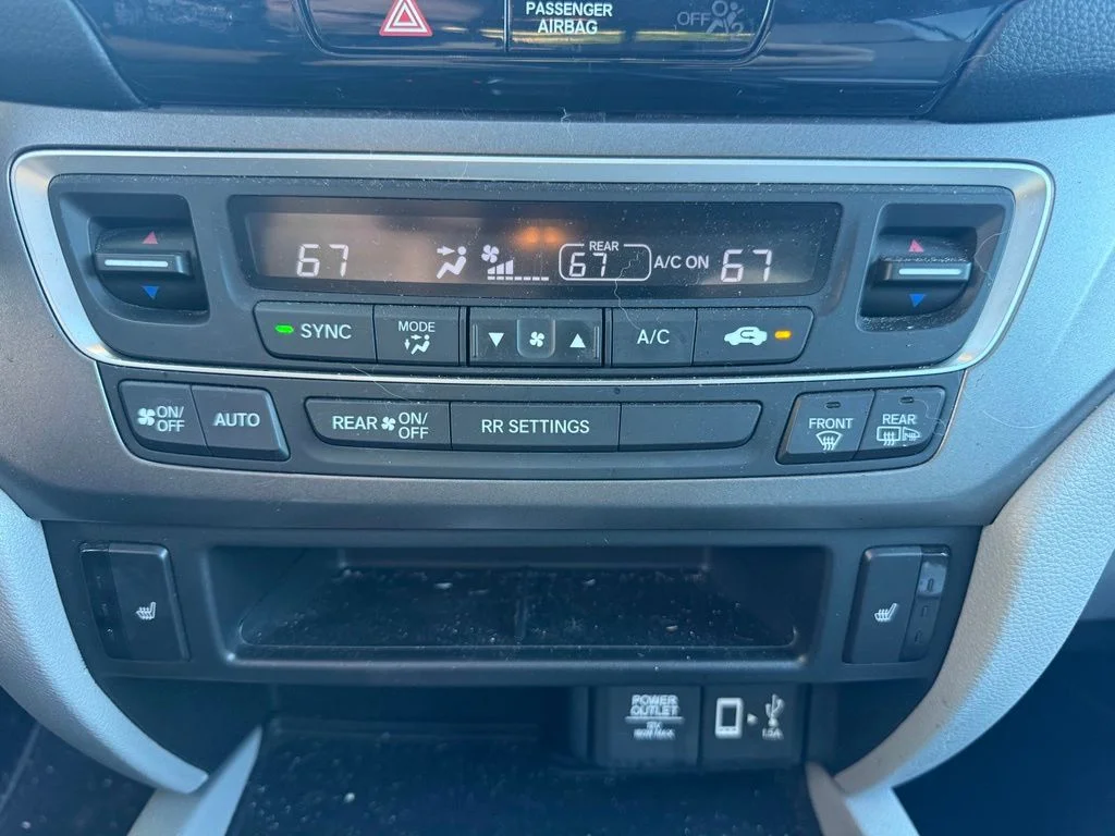Used 2020 Obsidian Blue Pearl Honda RTL image 29