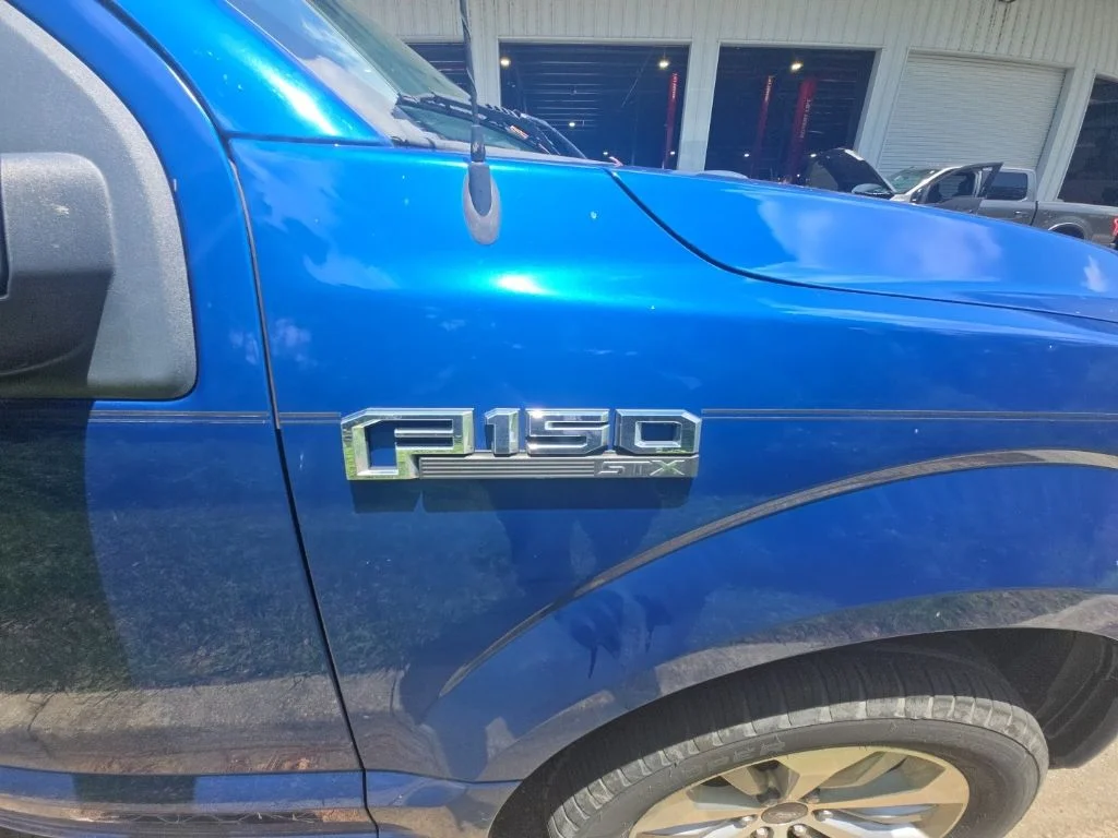 Used 2018 Blue Ford XL image 5