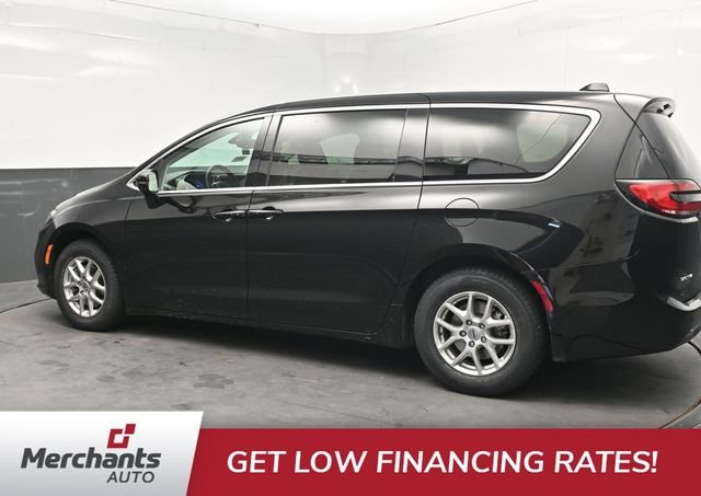 Used 2024 Black Chrysler Touring L image 4