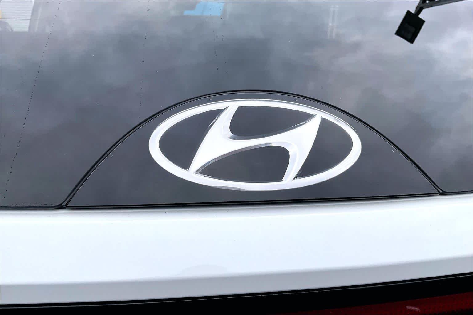 Used 2022 Quartz White Hyundai SEL image 19