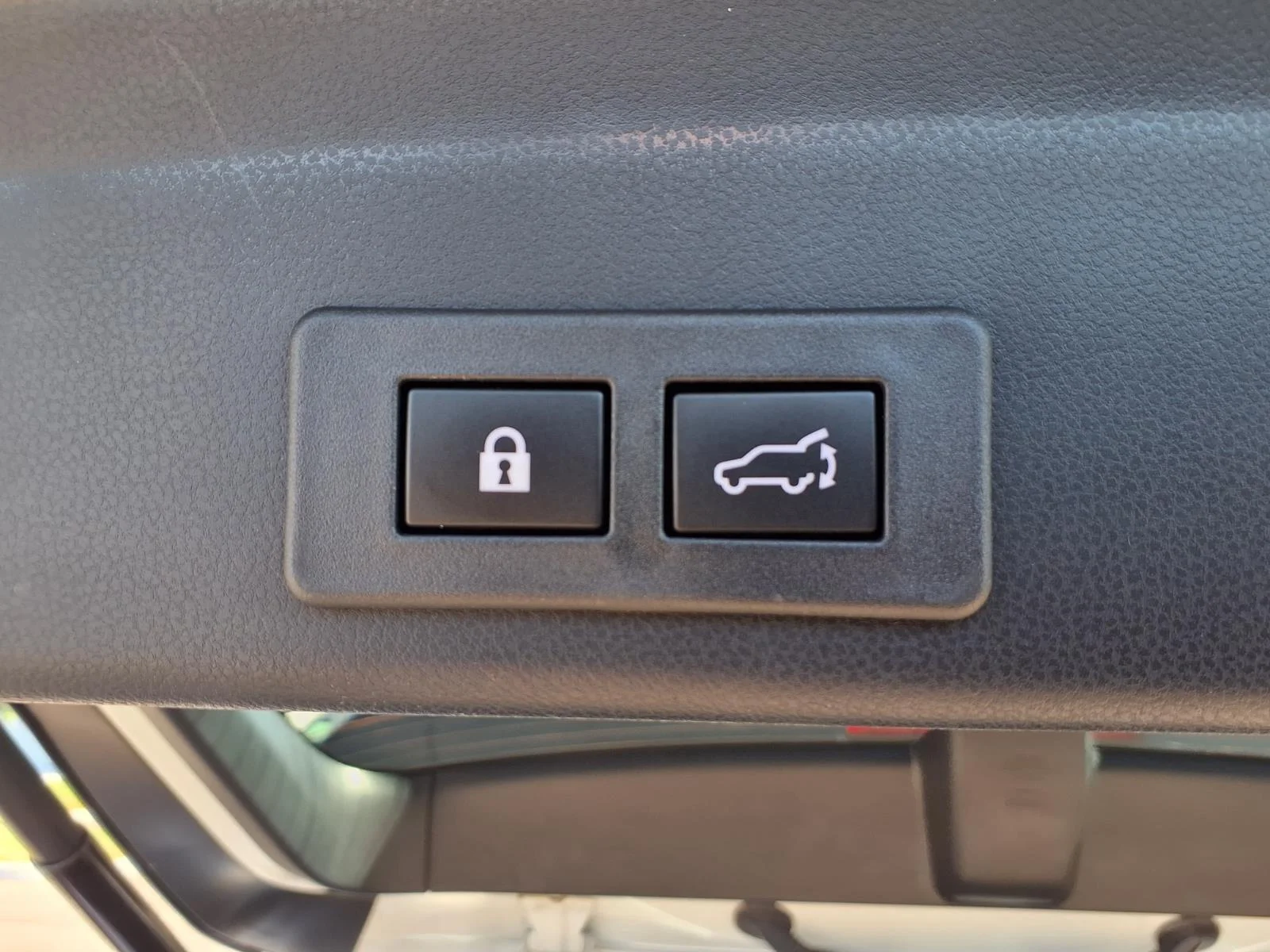 Used 2025 Crystal White Pearl Subaru Onyx Edition Touring image 29