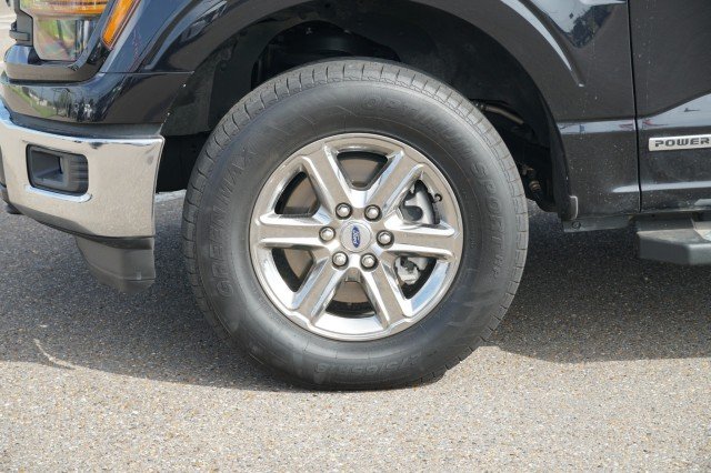 Used 2024 Agate Black Metallic Ford XLT image 10