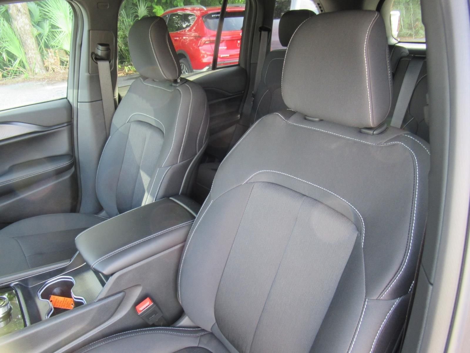 New 2026 Baltic Gray Metallic Clear-Coat Exterior Paint Jeep Laredo X image 17