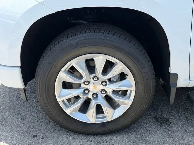 New 2026 Summit White Chevrolet Custom image 9