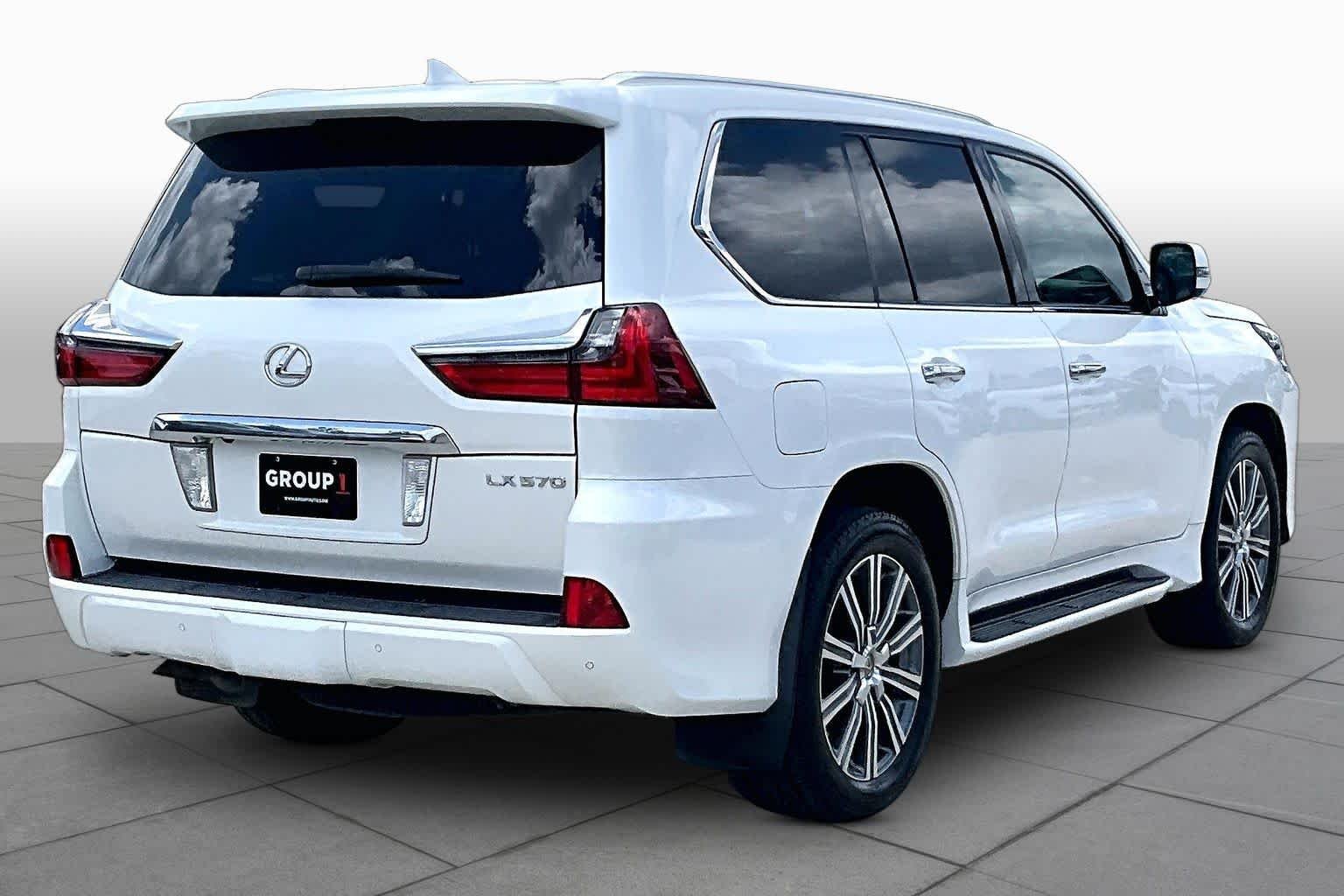 Used 2017 Starfire Pearl Lexus  image 12